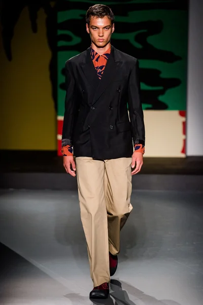 Look 32